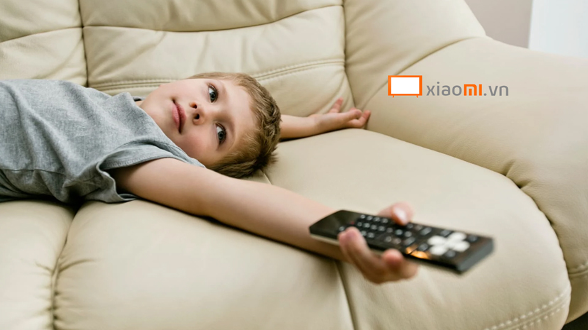 cần lưu ý rằng thời gian xem tivi cần được kiểm soát để tránh ảnh hưởng đến sức khỏe và phát triển của trẻ.jpg