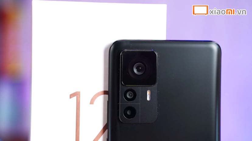thiết kế của Xiaomi 12T nổi bật lên với cụm camera sở hữu camera chính lên đến 200MP.jpg